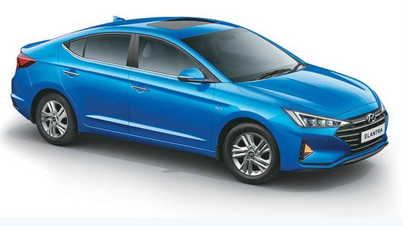 Hyundai Elantra 2019 Facelift Launched Price In India Variants With New Car Design Interior Exterior Features Techniques नए अवत र म आई ह डई एल ट र ल ट स ट तकन क स ल स इस क र क क मत 15 89