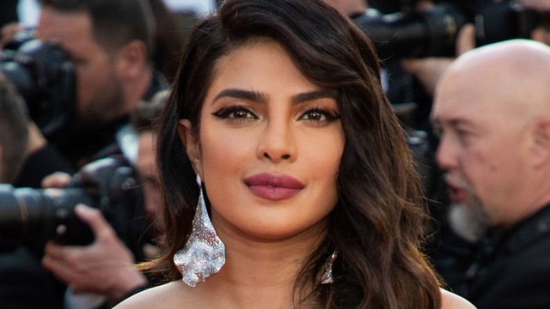 Priyanka chopra unfinished book : प्रियंका चोपड़ा ने अपनी किताब में किया खुलासा, ‘डायरेक्टर ने दी थी ब्रेस्ट सर्जरी की सलाह’