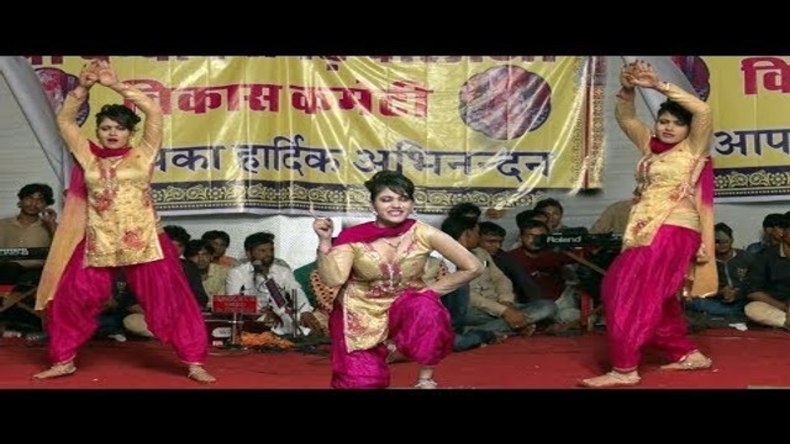 Haryanvi Dance Video: गोरी नागोरी के गन्दे इशारों पर फिदा हुई भिड़, वीडियो वायरल