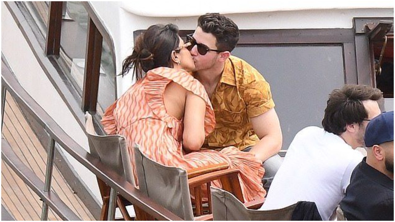 Priyanka Chopra Kisses Nick Jonas Priyanka Chopra Husband Nick Jonas Kissing Video During Live