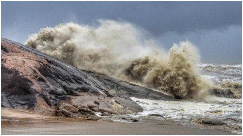 Cyclone Yaas Live Update : चक्रवाती तूफान यास ने ओडिशा में मचाई भारी तबाही, झारखंड में लगातार बारिश से बाढ़ से हालात, यूपी-बिहार के कई जिले भी अलर्ट पर