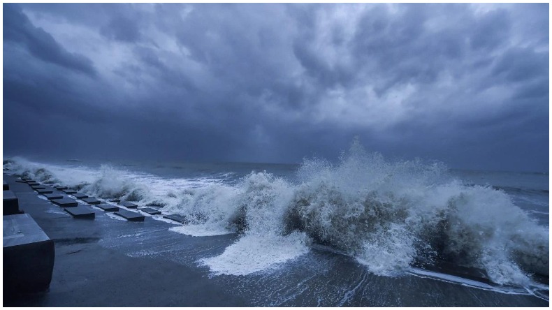 Cyclone Yaas Live Update : ओडिशा में भारी बारिश, सुबह 9 बजे से जारी लैंडफाल, सुरक्षित जगह पर पहुंचाए गए लोग