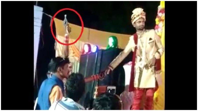 Viral Video :यूपी में रिवाल्वर चलाती दुल्हन का वीडियो वायरल, पुलिस ने मामला दर्ज किया