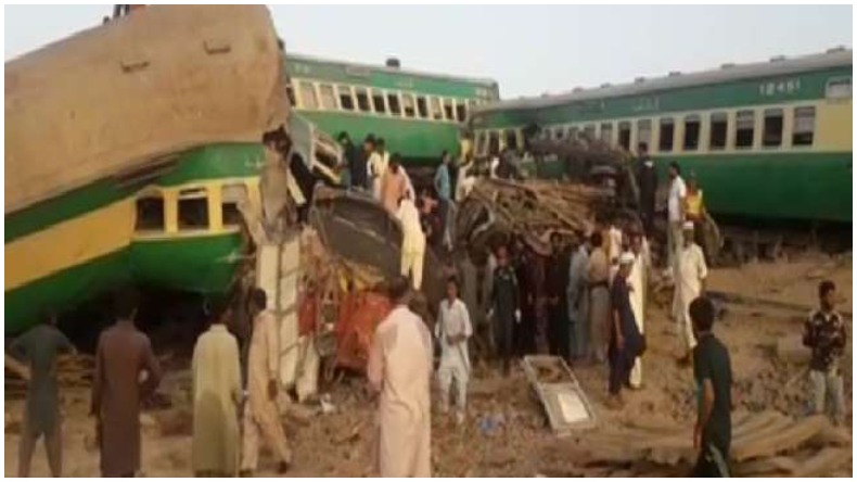 Pakistan Train Collapsed : पाकिस्तान में भीषण रेल हादसा, आमने-सामने से टकराईं दो ट्रेन, 30 की मौत, 50 से ज्यादा घायल