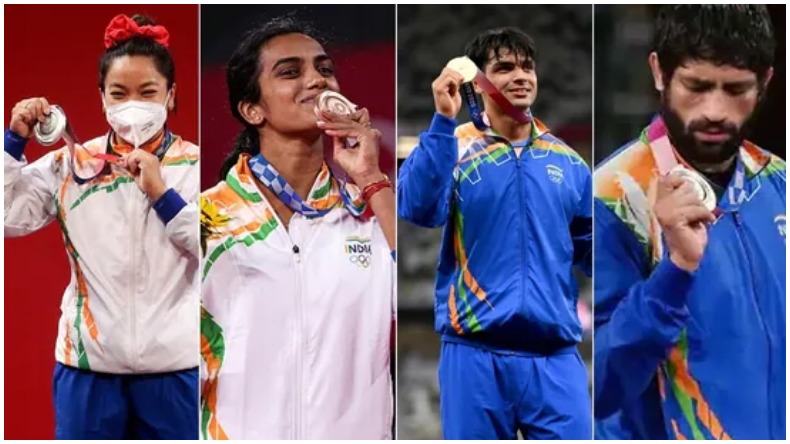 Indian Olympic Star: टोक्यो से भारत आए खिलाड़ियों का जोरदार स्वागत, सेल्फी लेने के लिए मची होड़