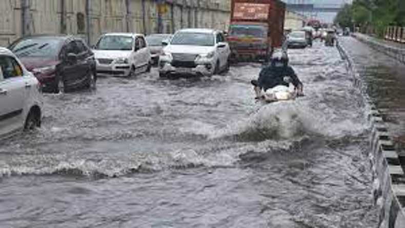 Heavy Rain in Delhi NCR :  दिल्ली में 24 घंटों में रिकॉर्ड बारिश, आज और अधिक बारिश की उम्मीद