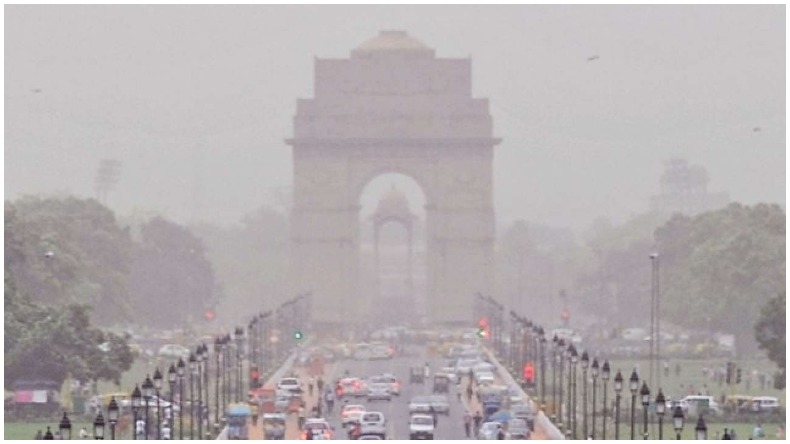 Delhi Pollution: दिल्ली में मौसम गुलाबी, लेकिन हवा खराब, प्रदूषण से बुरा हाल