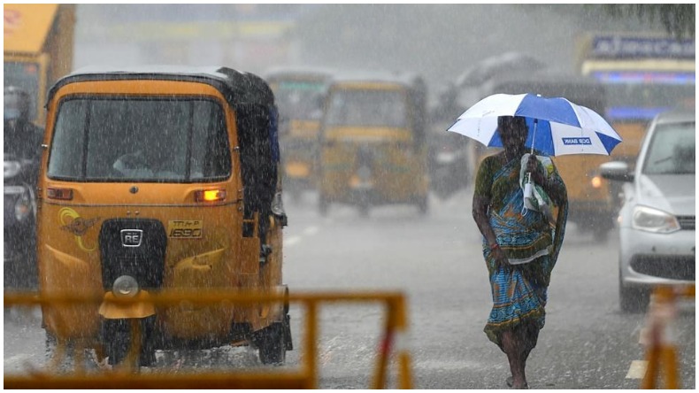 Weather Updates: इन राज्यों में भारी बारिश का कहर, आंध्र-कर्नाटक में 57 की मौत, 1366 गांव बाढ़ में घिरे