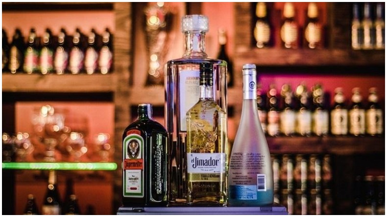 Liqour shops opened in Delhi: दिल्ली में आज से खुलीं शराब की दुकानें, जानिए क्या-क्या बदला