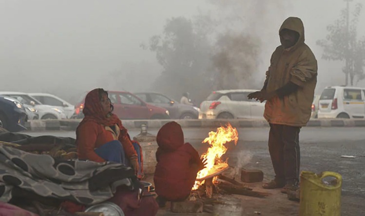 Delhi : FOG कोहरे की चादर ओढ़े दिल्ली मिल सकती है ठंड से राहत, आज हो सकती है हल्की बारिश