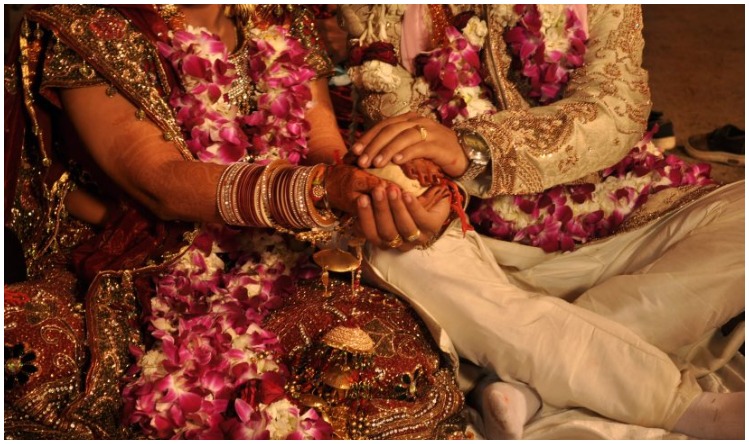 Marriage: भारत में हिंदू रीति- रिवाज से जर्मनी का दूल्हा और रूस की दुल्हन बंधे सात फेरों के बंधन में