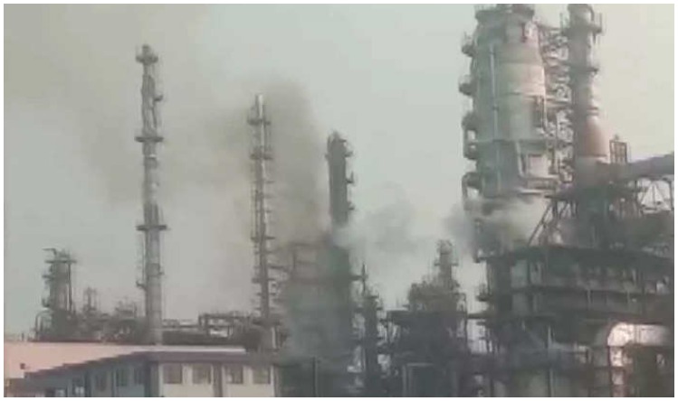 Fire at IOCL Refinery in Haldia: इंडियन ऑयल की हल्दिया रिफाइनरी में लगी भीषण आग, 3 लोगों की मौत, 44 जख्मी