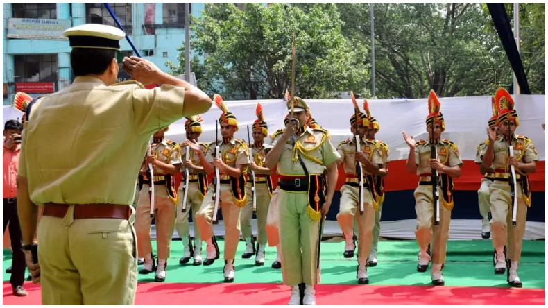 Police Recruitment 2022: 10वी पास युवको के लिए सुनेहरा मौका,उत्तर प्रदेश पुलिस में निकली बंपर वैकेन्सी