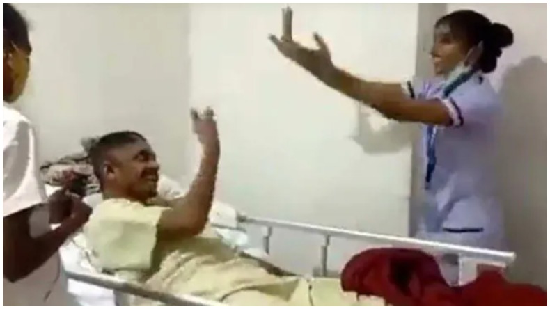 Nurse Viral Dance : लकवाग्रस्त मरीज का हौसला बढ़ाने के लिए डांस करती नज़र आयी ये नर्स, वायरल हुआ वीडियो