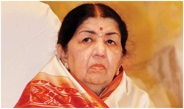 Lata Mangeshkar Passed Away : कल शाम श्रद्धा कपूर लता मंगेशकर से मिलने पहुंची थी, नम आँखों में छिपा था दर्द