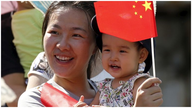 China Giving Cash For Birth : बूढा हो रहा है चीन, बच्चे पैदा करने पर अब दे रहा है कैश