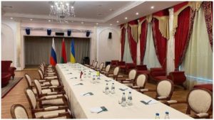 Russia Ukraine Meeting: जंग के बीच बेलारूस पहुंचे रूस-यूक्रेनी दल, राष्ट्रपति जेलेंस्की बोले- यूक्रेन से सैनिकों की वापसी का रूस करे एलान