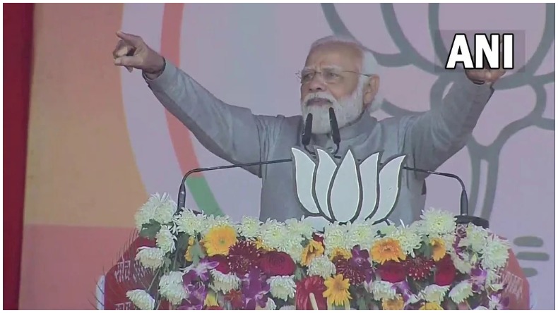 PM Modi in Kasganj: कासगंज पहुंचे PM मोदी EVM पर विपक्ष के हंगामे पर बोले- विकेट नहीं मिले तो अंपायर पर गुस्सा