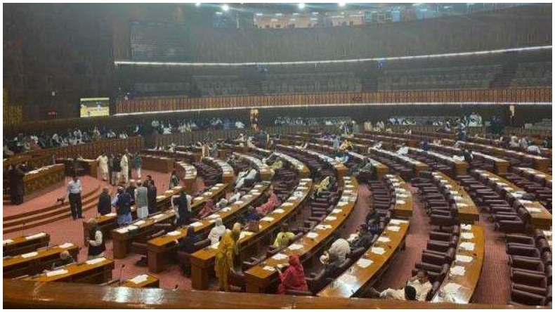 Pakistan Assembly : अविश्वास प्रस्ताव पर पाक संसद की कार्यवाही स्थगित, अब 3 अप्रैल को होगी चर्चा