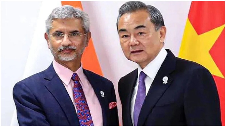 Chinese Foreign Minister in India: कश्मीर पर तनातनी के बीच, भारत पहुंचे चीन के विदेश मंत्री