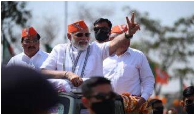 PM Modi in Gujarat: चार राज्यों में प्रचंड जीत के बाद गुजरात पहुंचे पीएम मोदी, मना जश्न