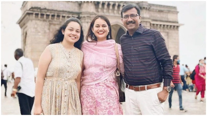 IAS Tina Dabi Marriage: शादी से पहले बहन टीना के साथ मंगेतर संग घूमने निकली टीना डाबी, तस्वीरें हुई वायरल