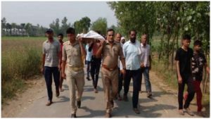 Saharanpur news: सहारनपुर में पार्थिव शरीर को दिया यूपी पुलिस ने कंधा, चौतरफा हो रही तारीफ