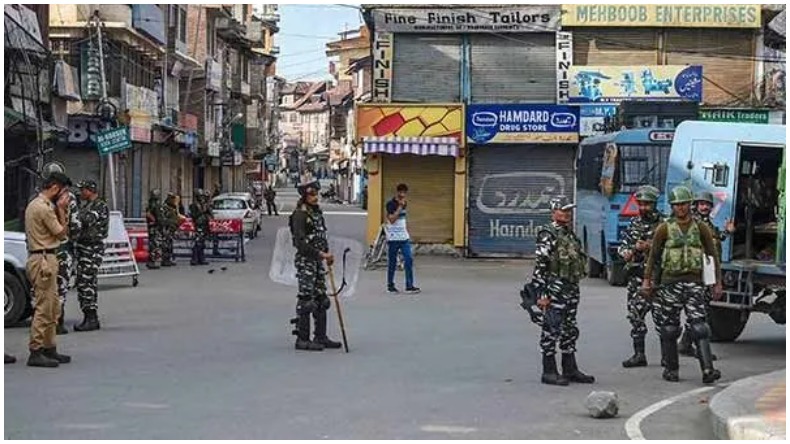 जम्मू कश्मीर: बडगाम में ईट-भट्टे पर काम कर रहे गैर-कश्मीरी मजदूरों को आतंकियों ने मारी गोली, 1 की मौत