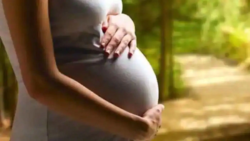 Pregnancy में महिलाएं रहे बेहद सावधान, इन महीनों में रखें खास ख्याल