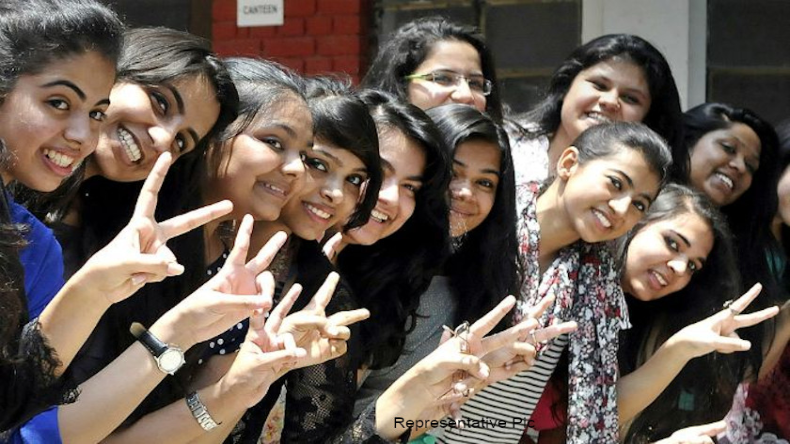 CBSE 12th Result 2022: सीबीएसई बोर्ड ने घोषित किए 12वीं कक्षा के नतीजे, 92.71% छात्र-छात्राएं पास, लड़कियों ने फिर मारी बाजी