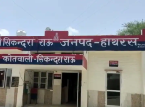 Hathras News: हाथरस में दो पक्षों के बीच विवाद में चली गोलियां, एक बच्चे की मौत, 5 घायल