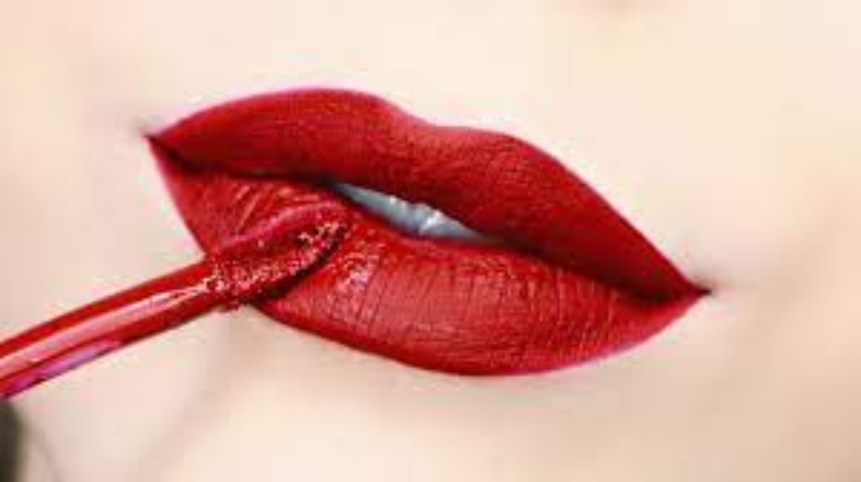 Side Effects Of Lipstick: लिपस्टिक सेहत के लिए बन सकती है जानलेवा, जानें कैसे