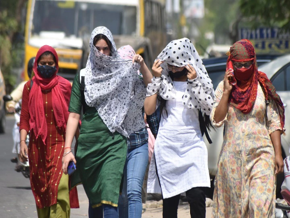 Delhi-NCR Weather: उमस भरी गर्मी से दिल्ली-एनसीआर में आज राहत की उम्मीद, जानें अपडेट