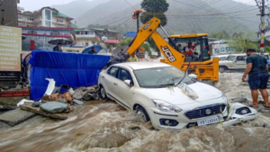 Flood In India: पहाड़ से मैदान तक कुदरत का कहर, किन्नौर में फिर फटा बादल, देहरादून में आज बंद रहेंगे स्कूल