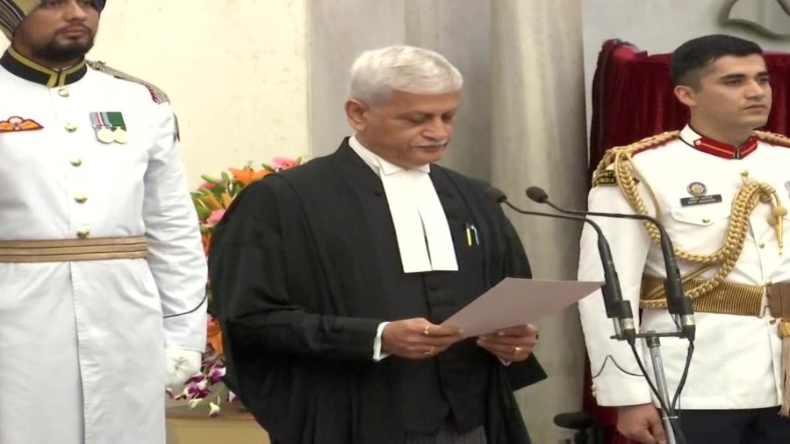 CJI UU Lalit: भारत के 49वें मुख्य न्यायाधीश बने यूयू ललित, राष्ट्रपति द्रौपदी मुर्मू ने दिलाई शपथ