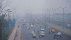 Delhi Pollution: दिल्ली की हवा में घुल रहा जहर, ‘गंभीर’ श्रेणी में पहुंचा AQI