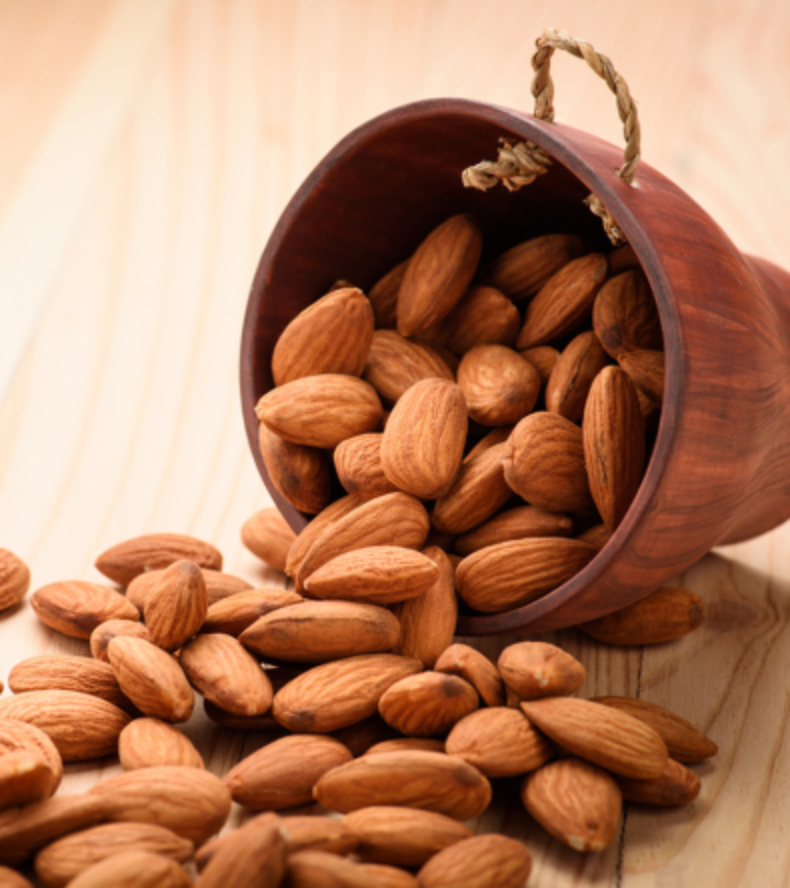 Almonds For Health: जानिए एक दिन में कितने और कब खाने चाहिए बादाम..