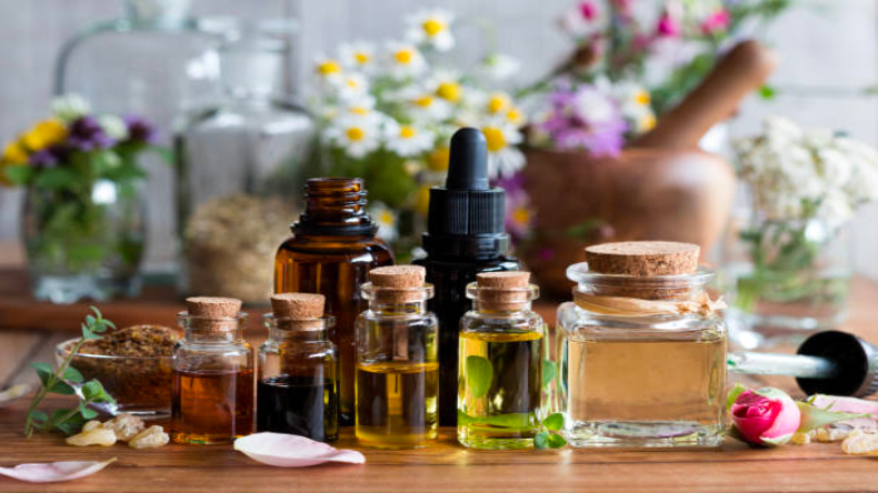 Aromatherapy: क्या है अरोमा थेरेपी? खुशबूदार तेल की मदद से इलाज