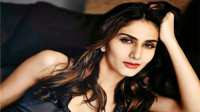 Vaani Kapoor Birthday : अपने दम पर बनाई इंडस्ट्री में पहचान, करोड़ों की हैं मालकिन