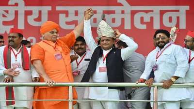 Samajwadi Party: अखिलेश यादव के हाथ में फिर से सपा की कमान, लगातार तीसरी बार बने राष्ट्रीय अध्यक्ष