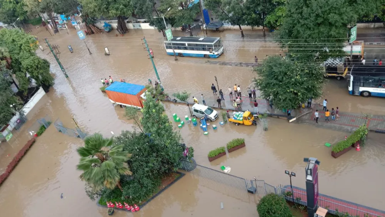 Bengaluru: भारी बारिश के चलते बत से बदतर हुए हालात, दो दिनों तक नहीं मिलेगा पीने का पानी!