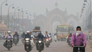 Delhi Pollution: दिल्ली तेरी यही कहानी.. प्रदूषण का धुआं और आँखों में पानी