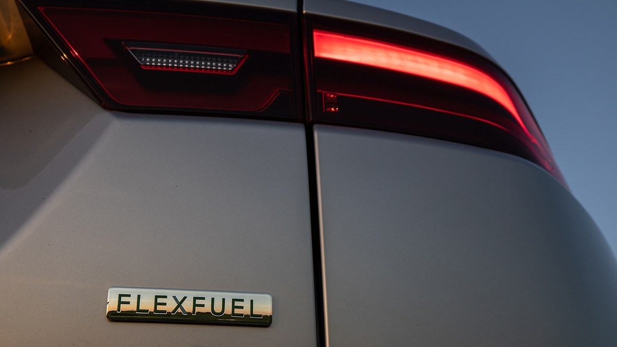 Flex Fuel: देश में अब आ रही फ्लेक्स फ्यूल वाली गाड़ियां, जानिए क्या है ये?