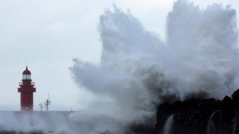 Typhoon in Japan-China: हिनामनोर चक्रवाती तूफान पहुंचा जापान-चीन, हवाई यात्रा बंद