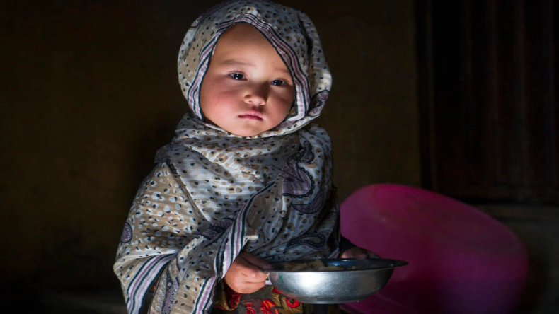 Afganistan Hunger : तालिबान के देश में घास खाने को मजबूर हुए लोग! दर्दनाक है स्थिति