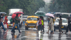 UP Weather Update: यूपी में आज येलो अलर्ट जारी, 33 जिलों में भारी बारिश के आसार