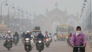 Delhi Pollution: दिल्ली तेरी यही कहानी.. प्रदूषण का धुआं और आँखों में पानी