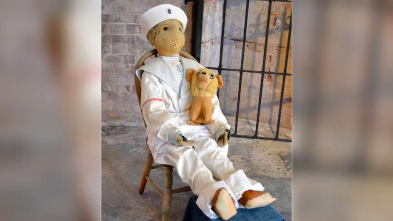 World’s Most Cursed Doll : श्रापित गुड़िया! जिसने भी रखा हो गया बर्बाद