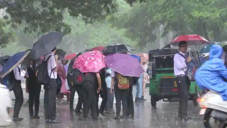 Heavy Rain:यूपी में बारिश को लेकर आज कक्षा 1 से 12वीं तक के स्कूल रहेंगे बंद, जानिए कौन से जिलें हैं शामिल