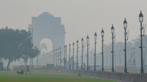 Delhi Weather Today: दिल्ली-NCR में सात डिग्री गिरा पारा, आज भी हल्की बरिश के आसार